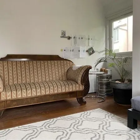 Quarto em Acomodações Particulares Altbauwohnung Ost *