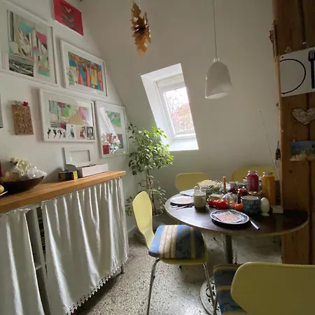 Séjour chez l'habitant Altbauwohnung Ost *