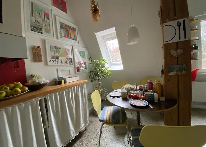 Séjour chez l'habitant Altbauwohnung Ost *